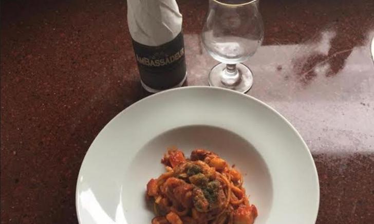 Mediterraans gerecht met bier Mediterraans gerecht met bier